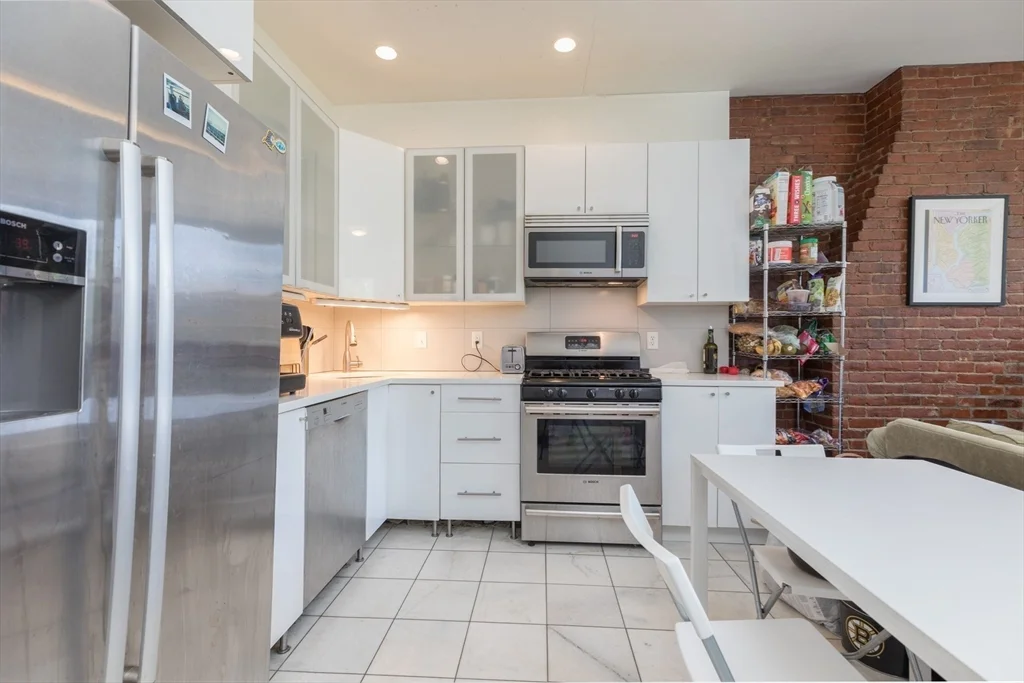 3 bed, 1 bath apartment for rent at 1662 Washington Unit 4, South End — photo 7 of 13