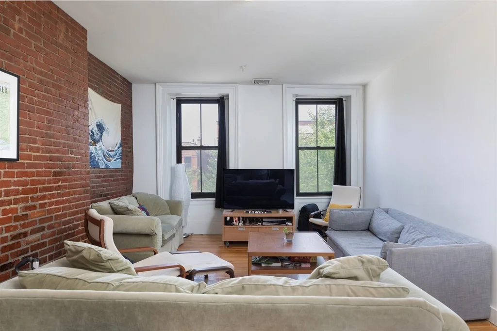 3 bed, 1 bath apartment for rent at 1662 Washington Unit 4, South End — photo 2 of 13