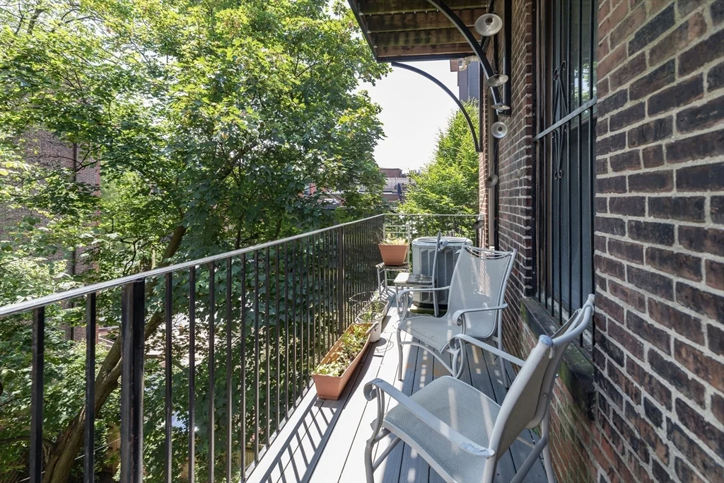 3 bed, 1 bath apartment for rent at 1662 Washington Unit 4, South End — photo 5 of 13