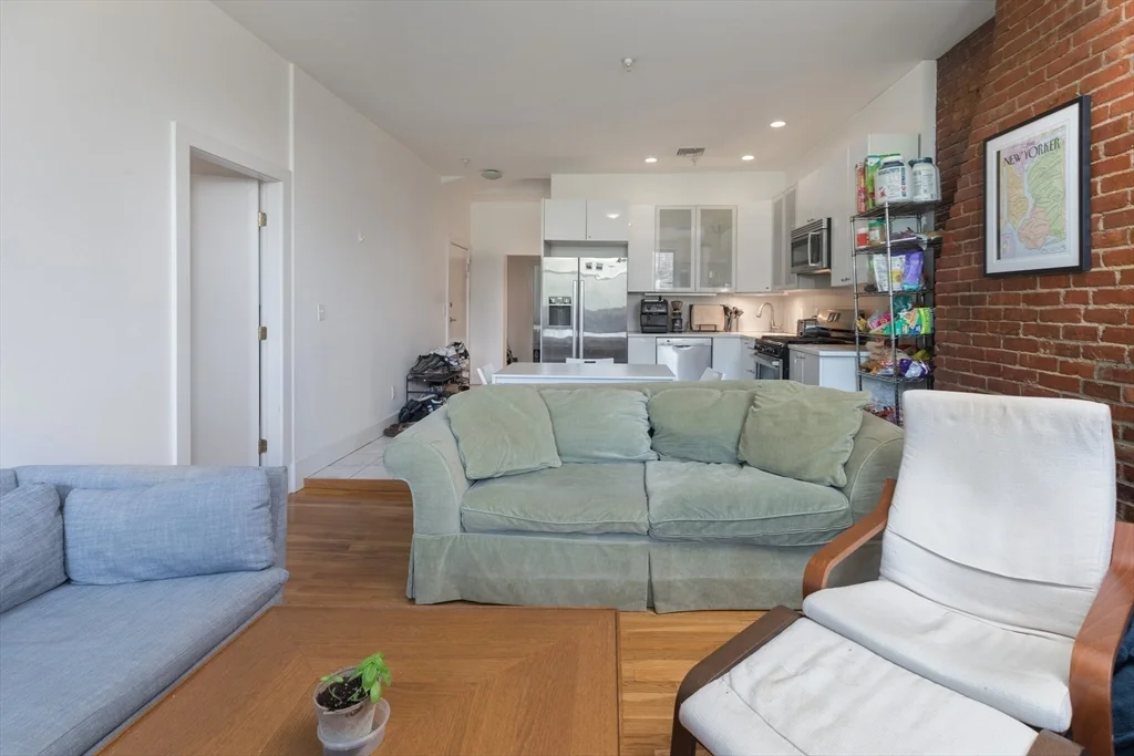 3 bed, 1 bath apartment for rent at 1662 Washington Unit 4, South End — photo 3 of 13