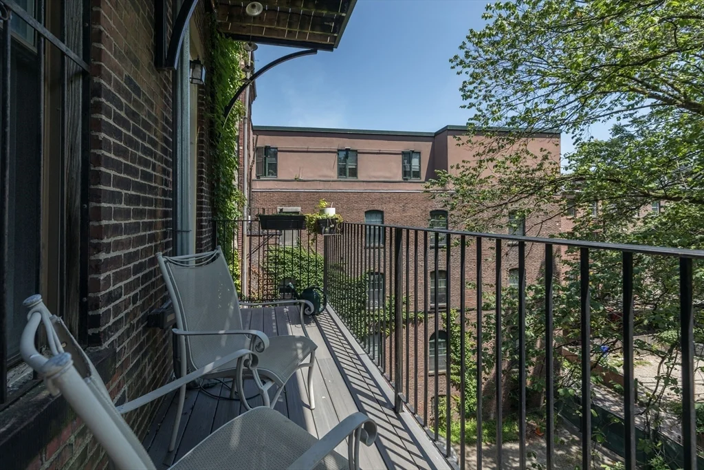 3 bed, 1 bath apartment for rent at 1662 Washington Unit 4, South End — photo 4 of 13