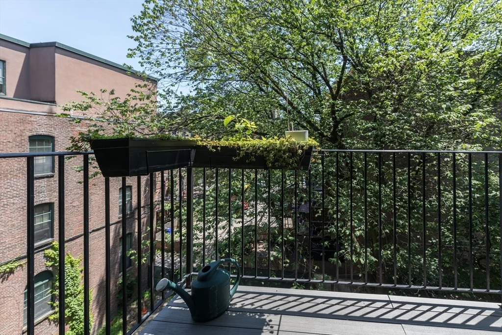 3 bed, 1 bath apartment for rent at 1662 Washington Unit 4, South End — photo 6 of 13