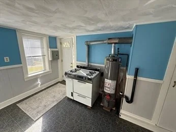 1 bed, 1 bath apartment for rent at 1664 Main St Unit 1st flr, Holden — photo 5 of 8