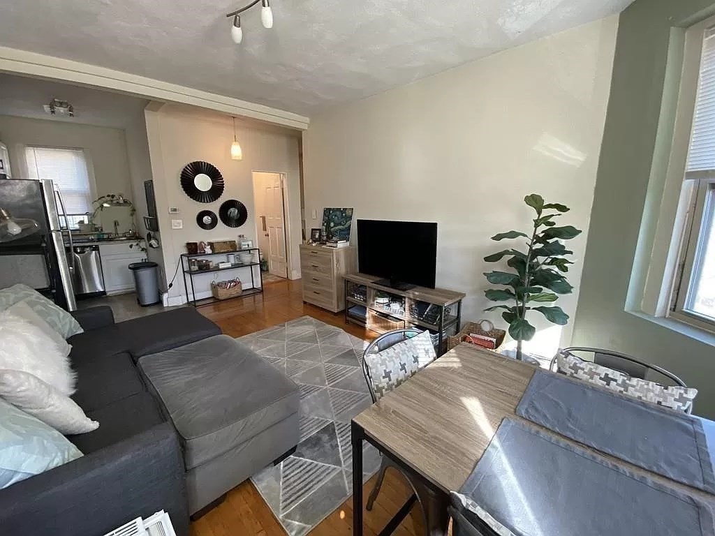 1 bed, 1 bath apartment for rent at 1665 Commonwealth Ave Unit 18, Brighton — photo 1 of 9