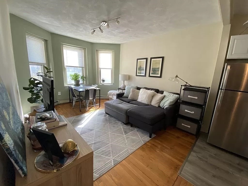 1 bed, 1 bath apartment for rent at 1665 Commonwealth Ave Unit 18, Brighton — photo 4 of 9