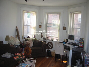 1 bed, 1 bath apartment for rent at 1665 Commonwealth Ave Unit 4, Brighton — photo 1 of 4