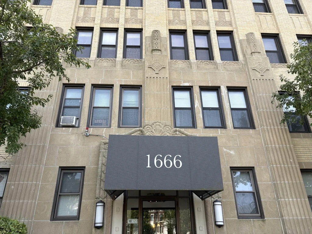 2 bed, 1 bath apartment for rent at 1666 Commonwealth Ave Unit 21, Brighton