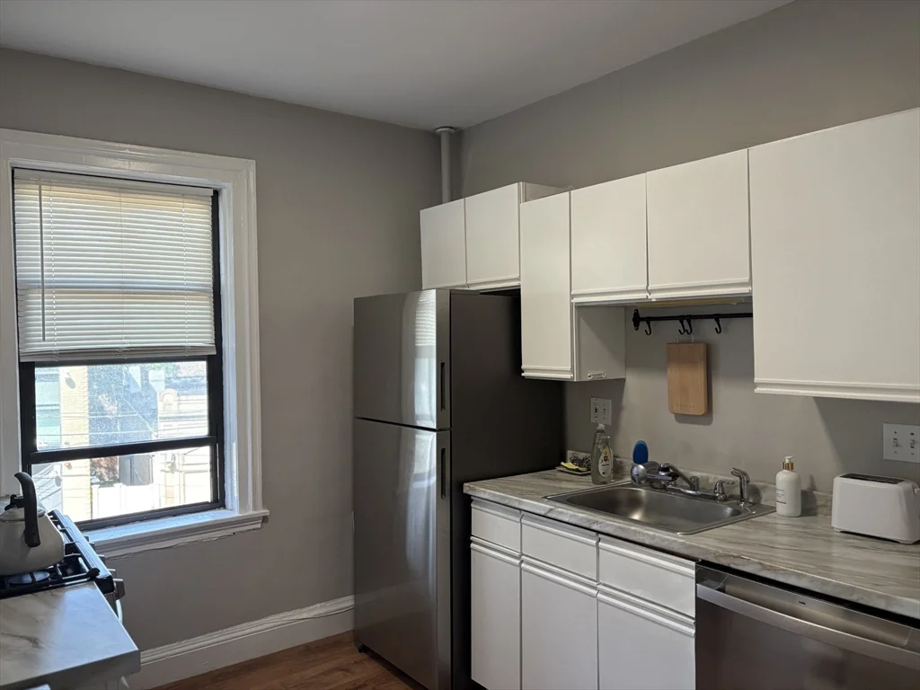 2 bed, 1 bath apartment for rent at 1666 Commonwealth Ave Unit 21, Brighton — photo 3 of 10