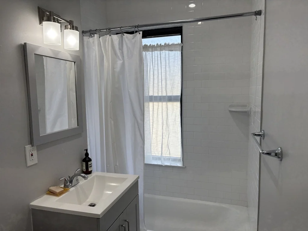 2 bed, 1 bath apartment for rent at 1666 Commonwealth Ave Unit 21, Brighton — photo 10 of 10