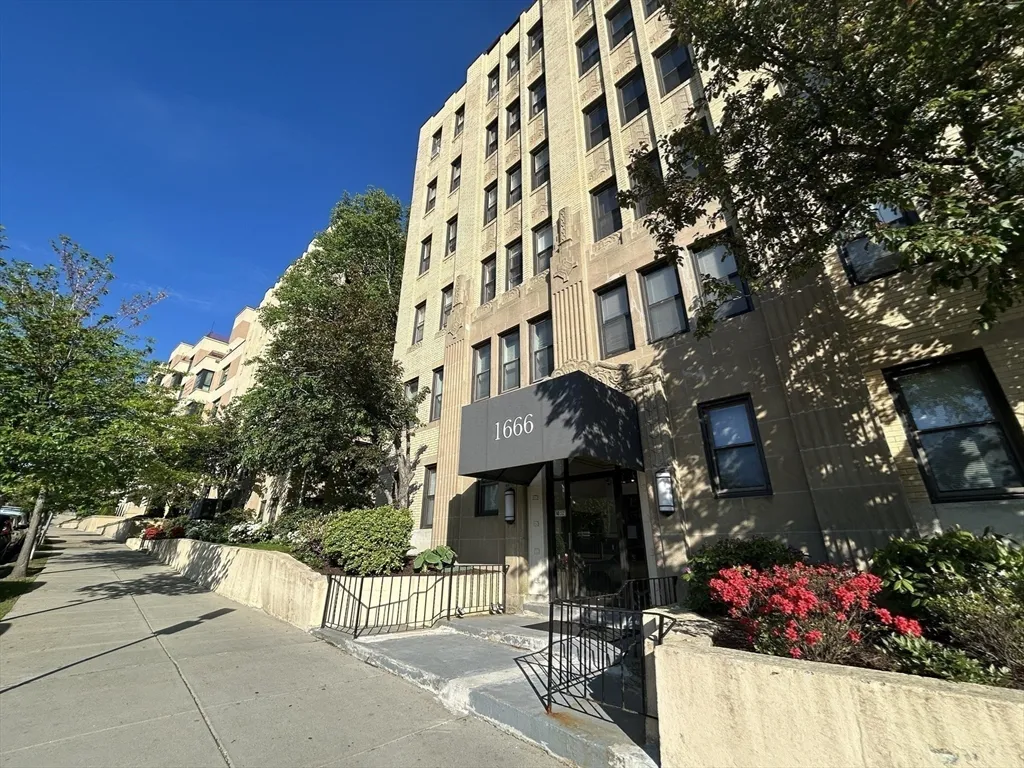 1 bed, 1 bath apartment for rent at 1666 Commonwealth Ave Unit 24, Brighton — photo 16 of 17