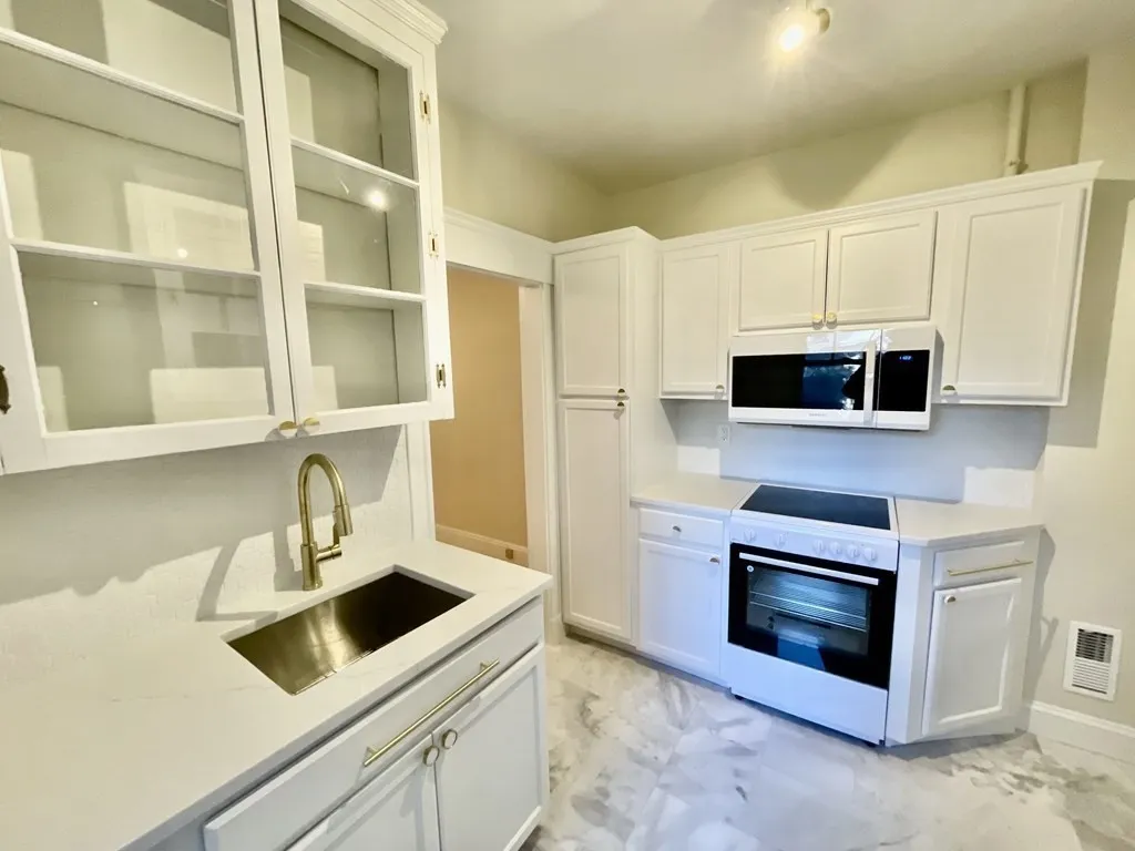 Studio bed, 1 bath apartment for rent at 1667 Cambridge St Unit 1667-1699 #19, Mid Cambridge — photo 1 of 5