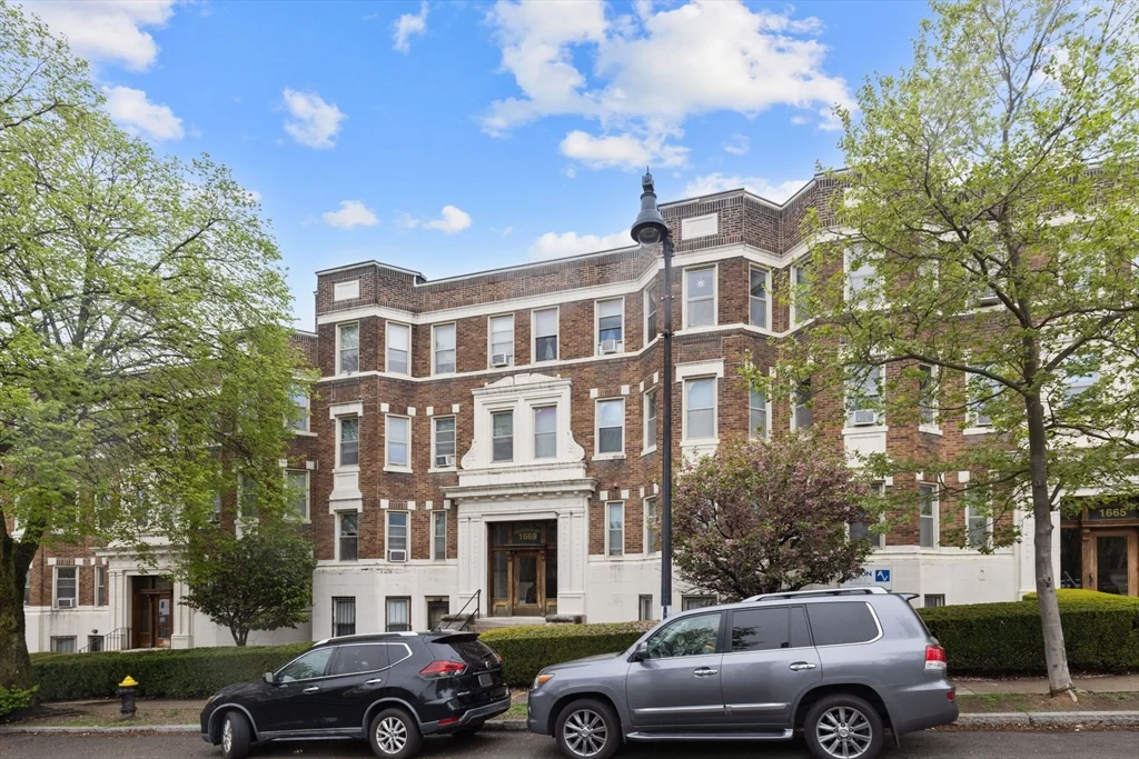1 bed, 1 bath apartment for rent at 1669 Commonwealth Ave Unit 18, Brighton — photo 14 of 16