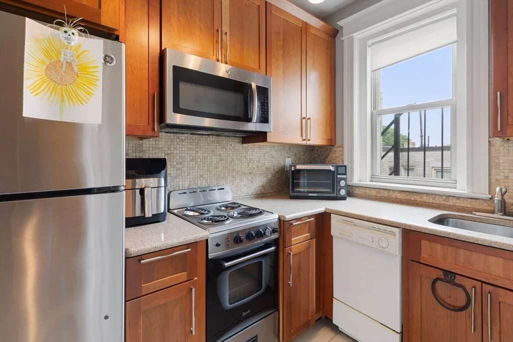 1 bed, 1 bath apartment for rent at 1669 Commonwealth Ave Unit 18, Brighton — photo 3 of 16
