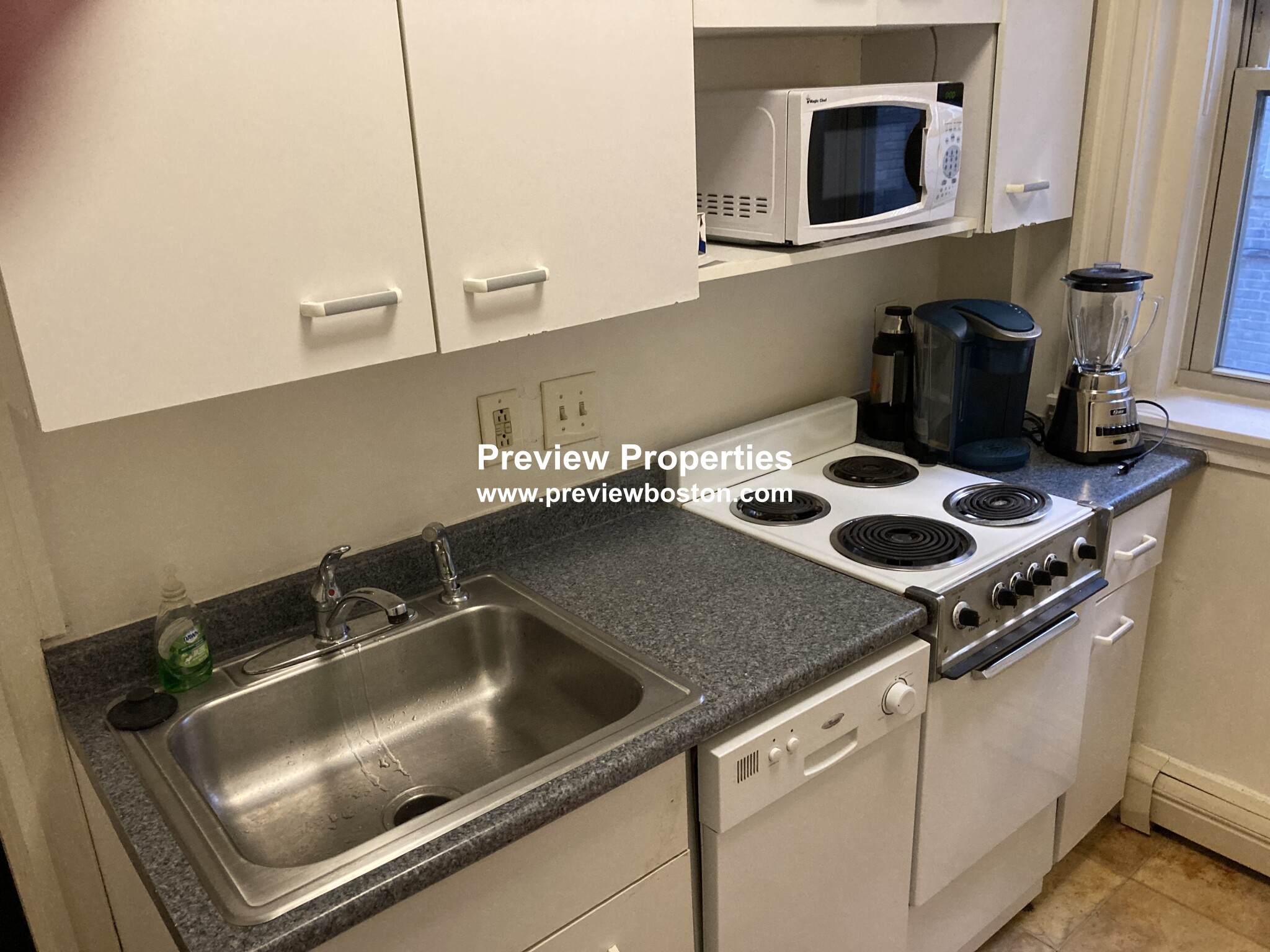 Studio bed, 1 bath apartment for rent at 1669 Commonwealth Ave Unit 2P, Brighton — photo 2 of 17
