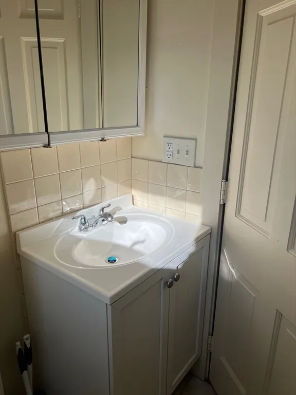 2 bed, 1 bath apartment for rent at 167-169 Pleasant St Unit 2, Whitman — photo 14 of 15