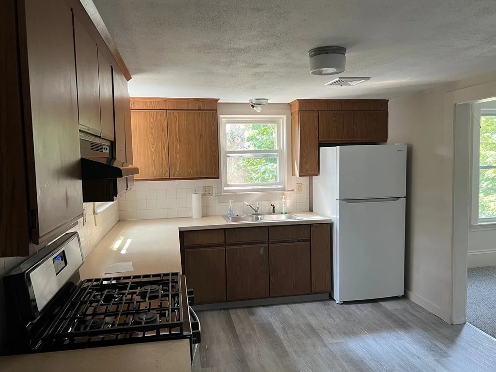 2 bed, 1 bath apartment for rent at 167-169 Pleasant St Unit 3, Whitman — photo 2 of 12