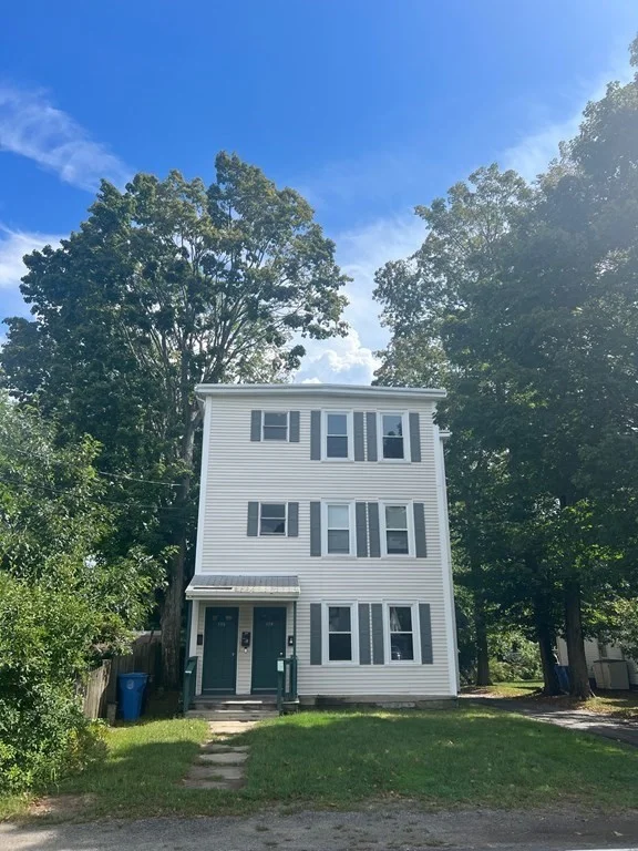 2 bed, 1 bath apartment for rent at 167-169 Pleasant St Unit 3, Whitman
