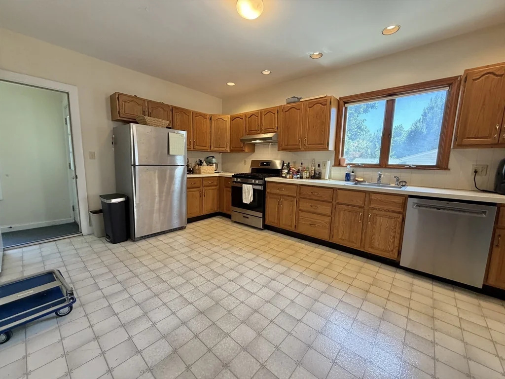 3 bed, 1 bath apartment for rent at 167 Allston St Unit 1, West Medford — photo 6 of 22