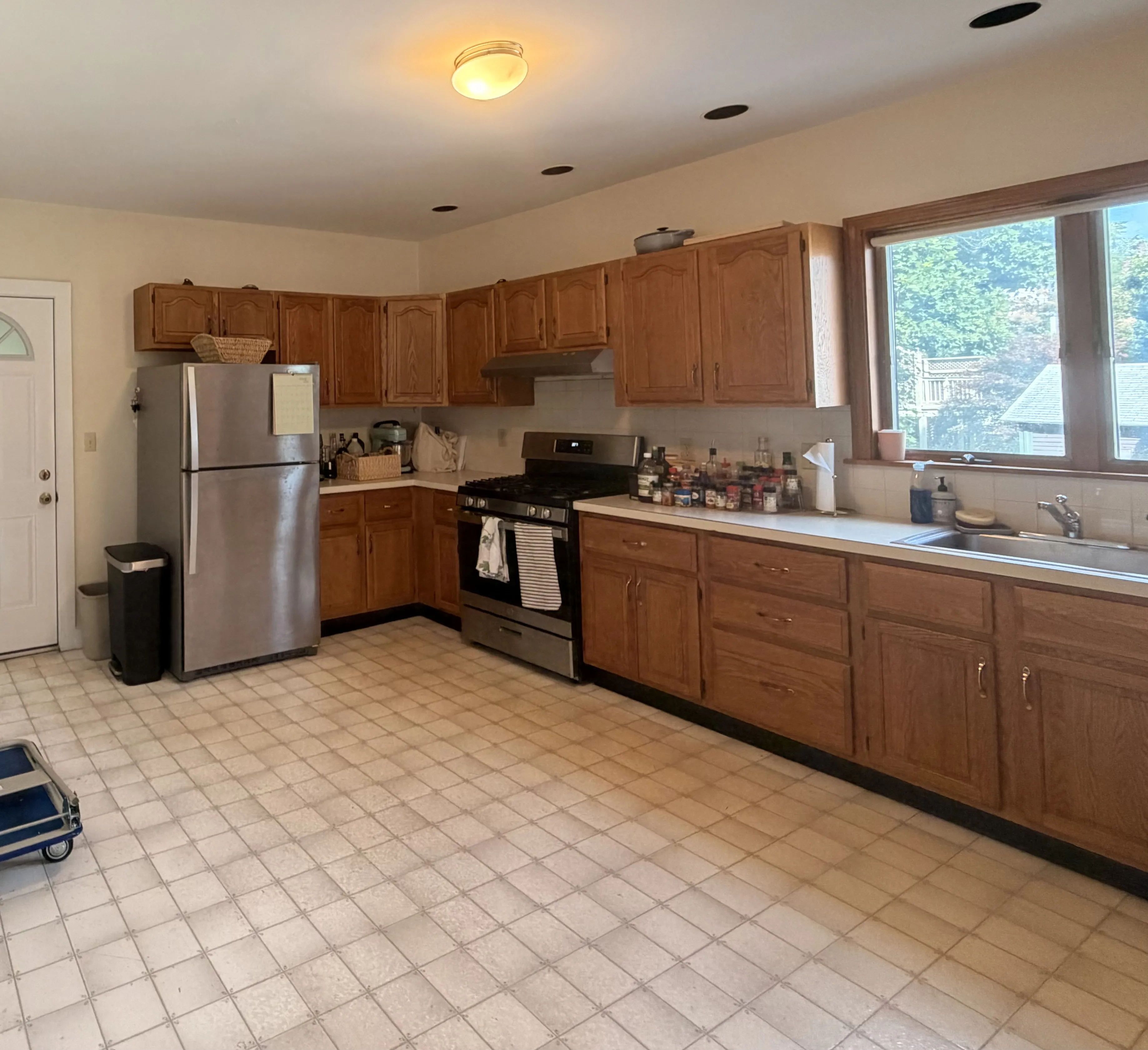 3 bed, 1 bath apartment for rent at 167 Allston St Unit 1, West Medford — photo 6 of 15