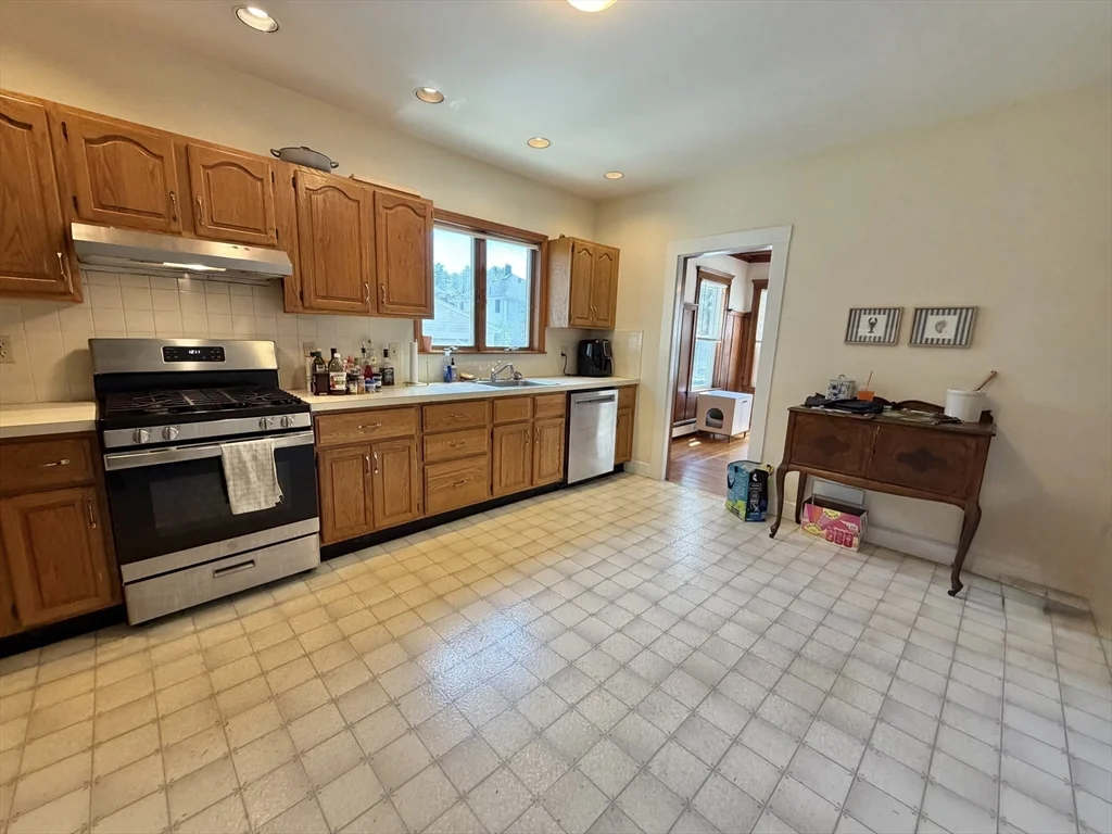 3 bed, 1 bath apartment for rent at 167 Allston St Unit 1, West Medford — photo 7 of 22