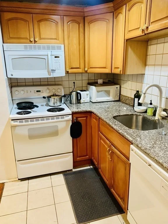 Studio bed, 1 bath apartment for rent at 167 Beacon St Unit 1, Back Bay — photo 3 of 11