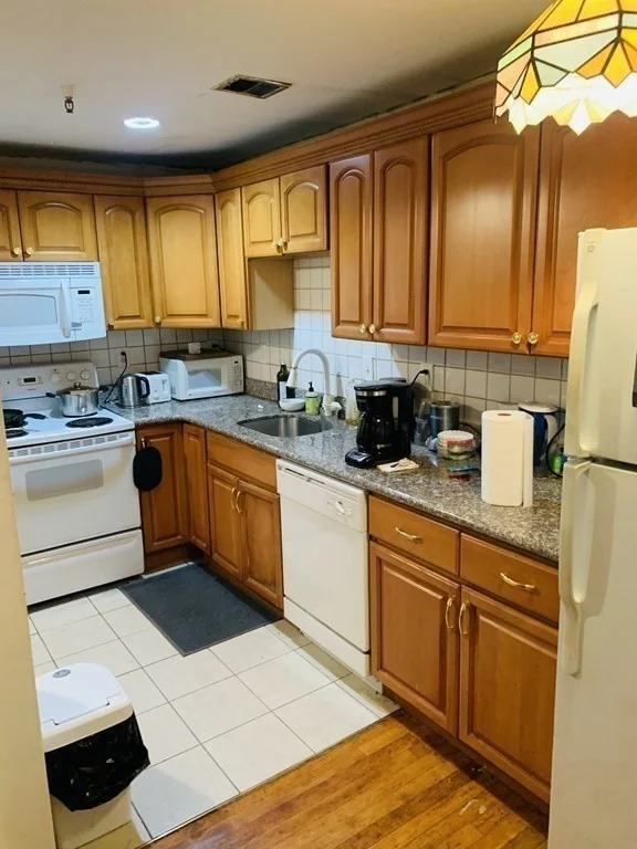 Studio bed, 1 bath apartment for rent at 167 Beacon St Unit 1, Back Bay — photo 1 of 11