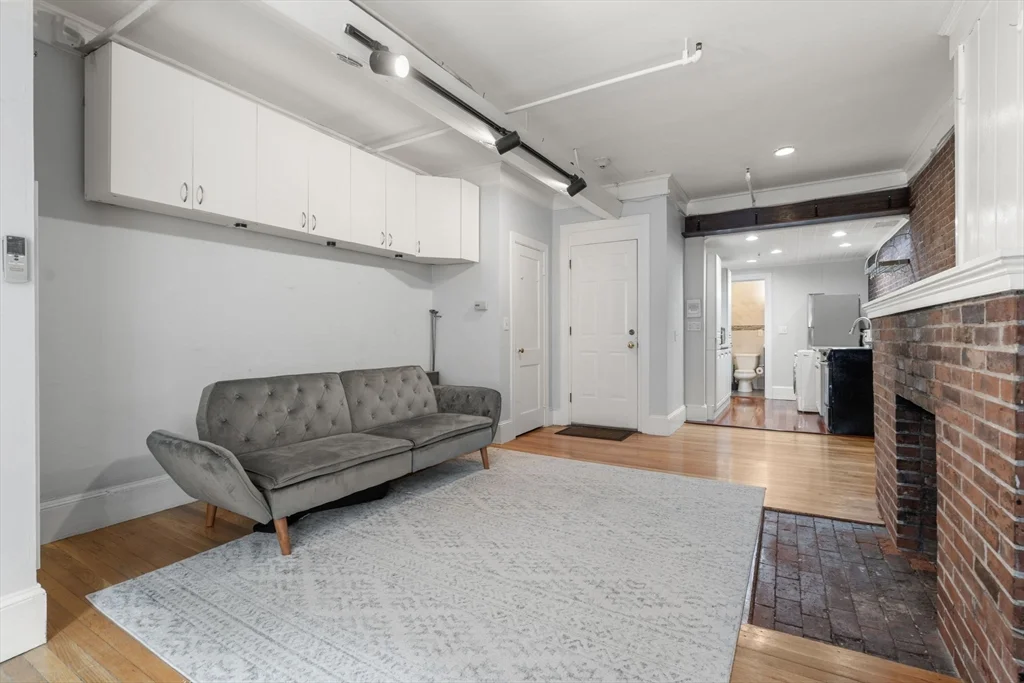 Studio bed, 1 bath apartment for rent at 167 Beacon St Unit 2, Back Bay — photo 8 of 18