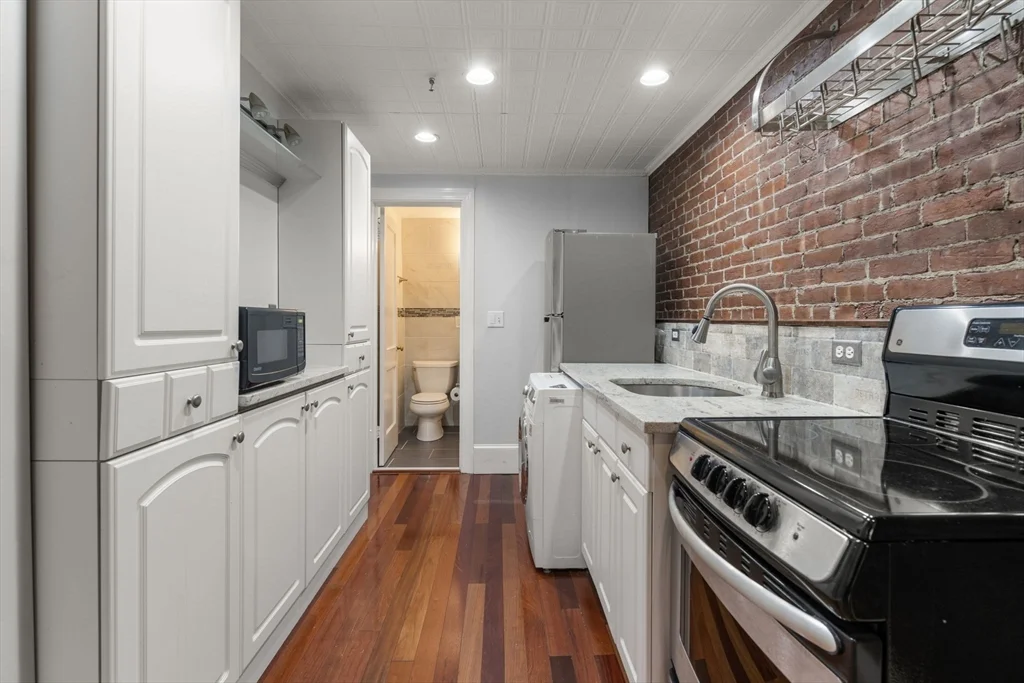 Studio bed, 1 bath apartment for rent at 167 Beacon St Unit 2, Back Bay — photo 15 of 18