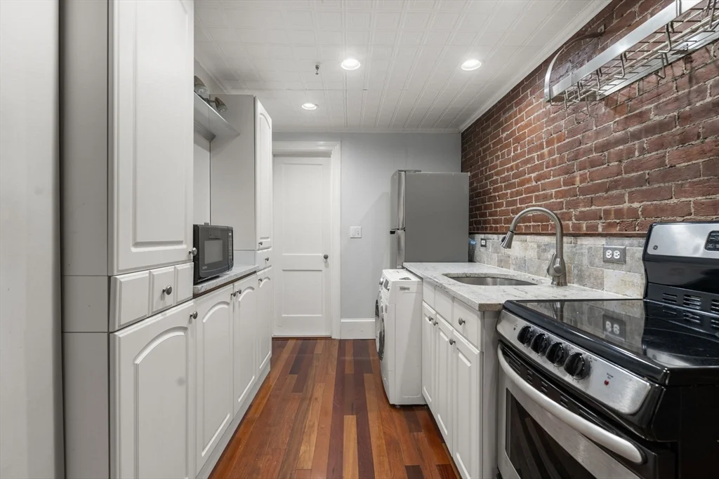 Studio bed, 1 bath apartment for rent at 167 Beacon St Unit 2, Back Bay — photo 13 of 18