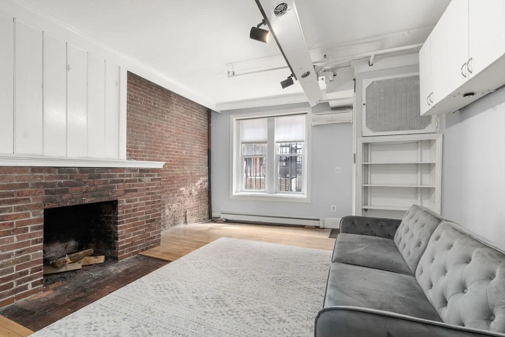 Studio bed, 1 bath apartment for rent at 167 Beacon St Unit 2, Back Bay — photo 4 of 18