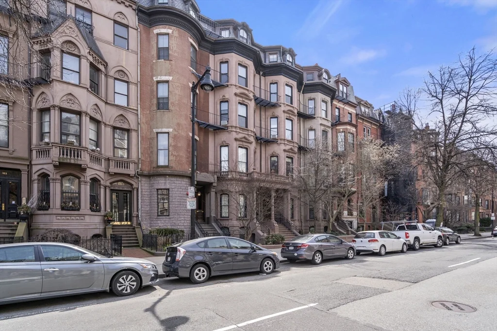Studio bed, 1 bath apartment for rent at 167 Beacon St Unit 2, Back Bay — photo 1 of 18