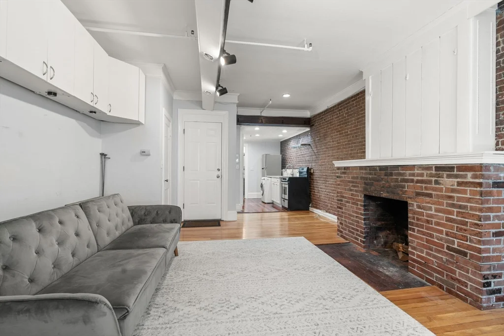 Studio bed, 1 bath apartment for rent at 167 Beacon St Unit 2, Back Bay — photo 9 of 18