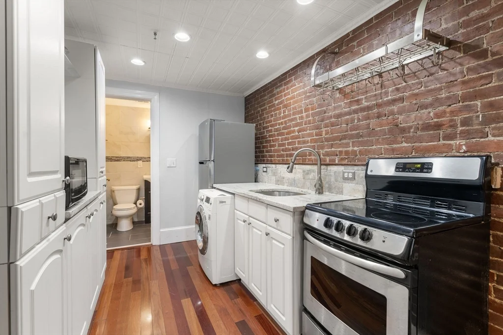 Studio bed, 1 bath apartment for rent at 167 Beacon St Unit 2, Back Bay — photo 14 of 18