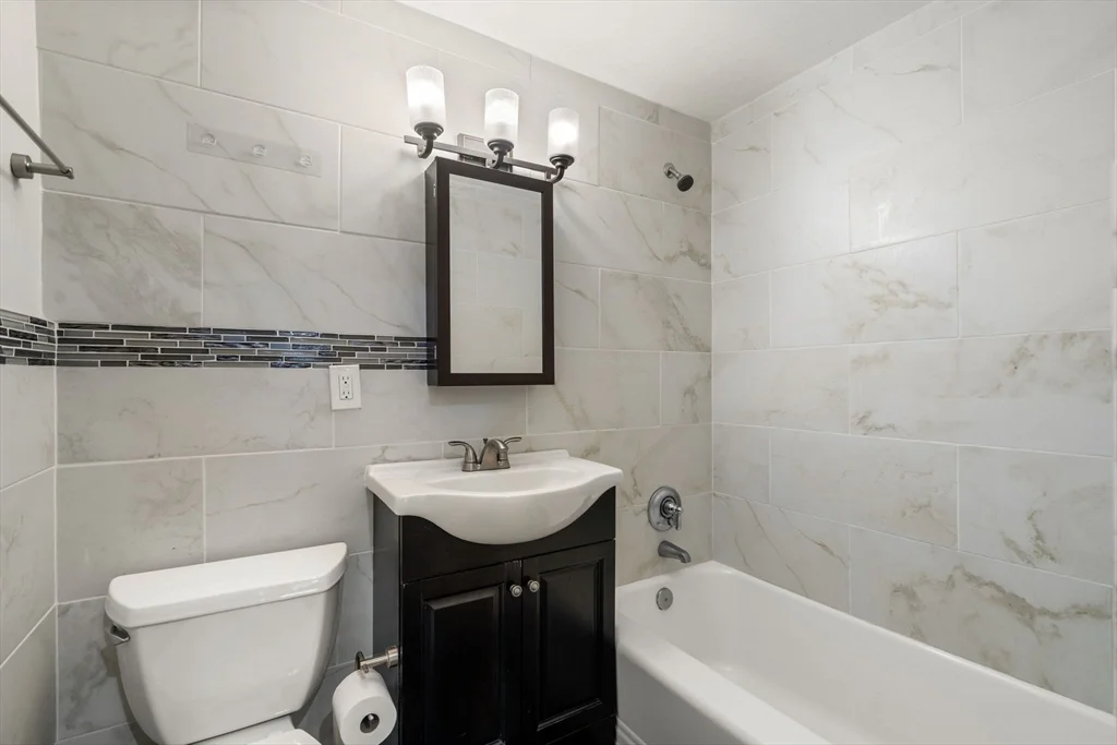 Studio bed, 1 bath apartment for rent at 167 Beacon St Unit 2, Back Bay — photo 12 of 18