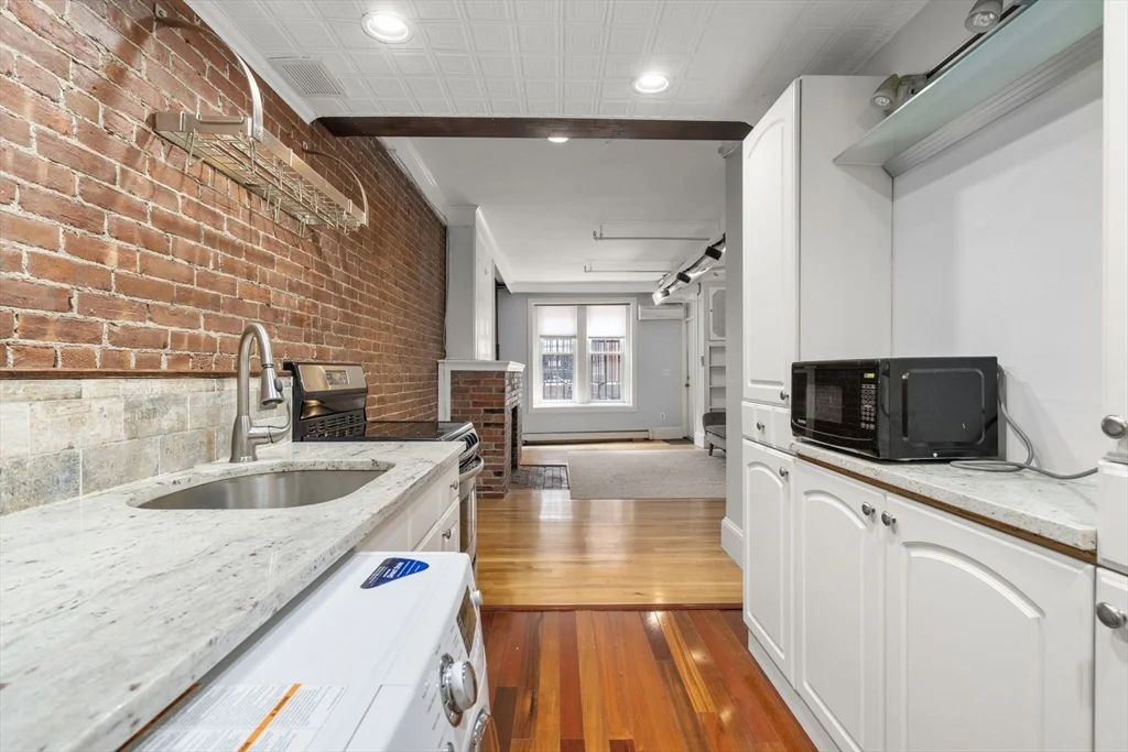 Studio bed, 1 bath apartment for rent at 167 Beacon St Unit 2, Back Bay — photo 11 of 18