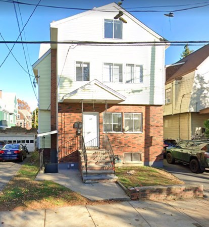 5 bed, 2 bath apartment for rent at 167 College Ave Unit 1, Tufts University — photo 1 of 3