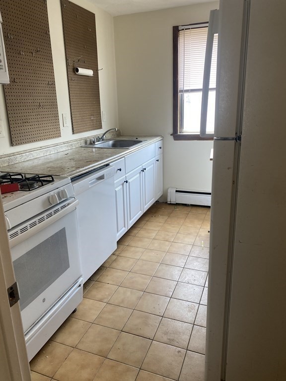 4 bed, 1 bath apartment for rent at 167 College Ave Unit 3, Tufts University — photo 3 of 10
