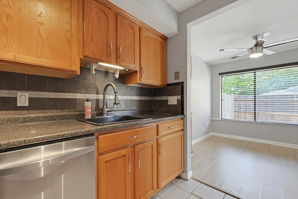 3 bed, 1 bath apartment for rent at 167 Greenbrook Dr Unit 167, Stoughton — photo 14 of 40