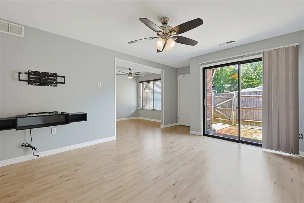 3 bed, 1 bath apartment for rent at 167 Greenbrook Dr Unit 167, Stoughton — photo 8 of 40