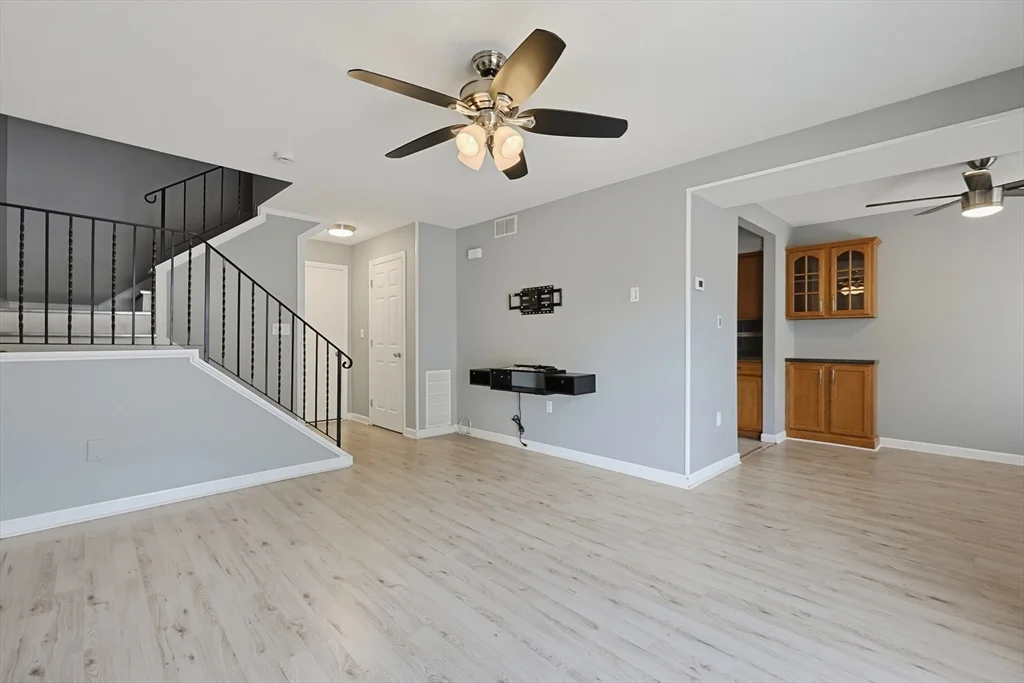 3 bed, 1 bath apartment for rent at 167 Greenbrook Dr Unit 167, Stoughton — photo 7 of 40