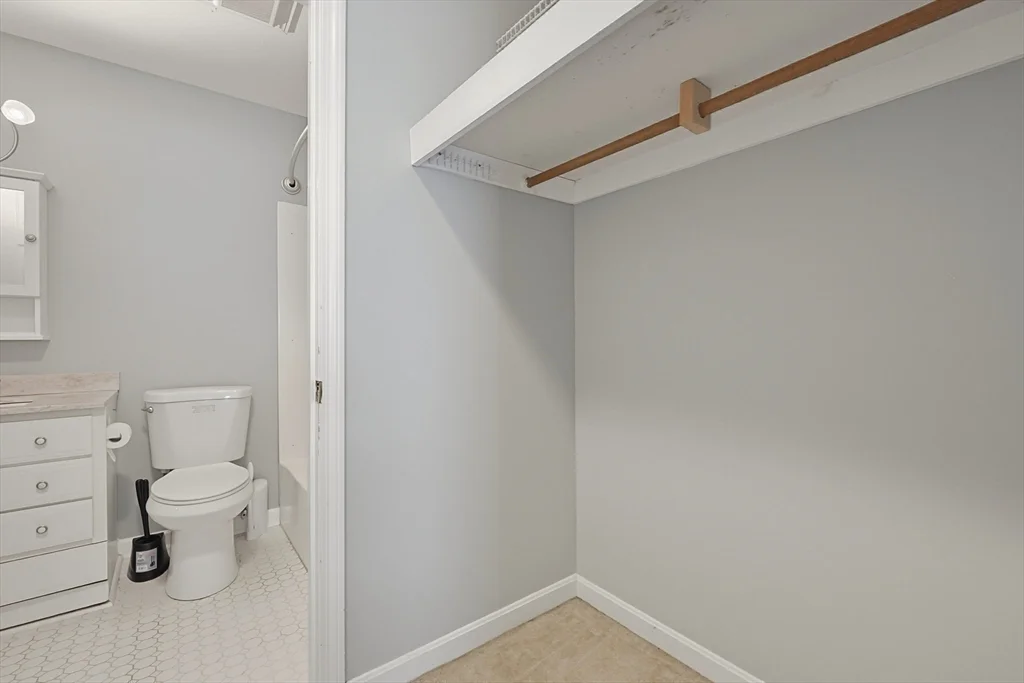 3 bed, 1 bath apartment for rent at 167 Greenbrook Dr Unit 167, Stoughton — photo 35 of 40