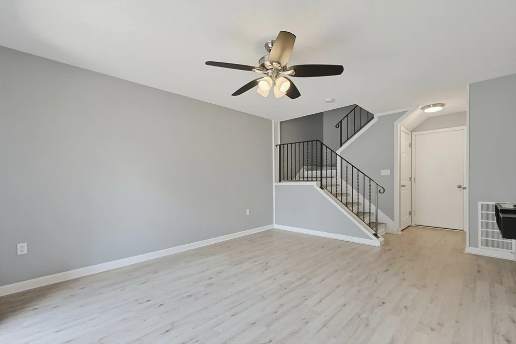 3 bed, 1 bath apartment for rent at 167 Greenbrook Dr Unit 167, Stoughton — photo 10 of 40