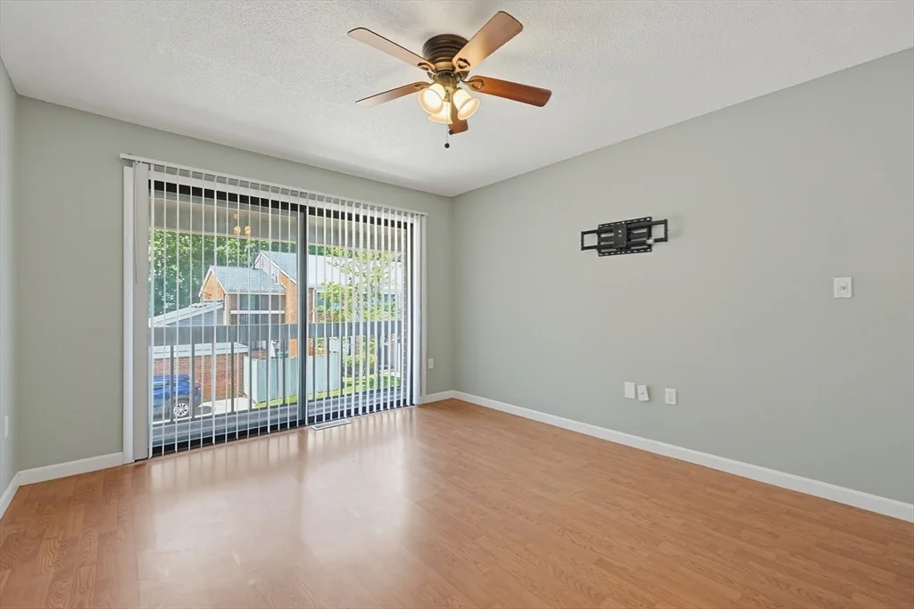 3 bed, 1 bath apartment for rent at 167 Greenbrook Dr Unit 167, Stoughton — photo 29 of 40