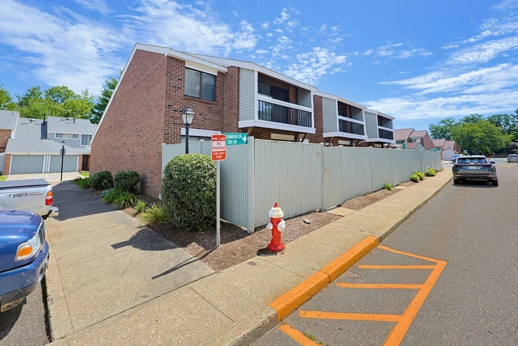 3 bed, 1 bath apartment for rent at 167 Greenbrook Dr Unit 167, Stoughton — photo 4 of 40