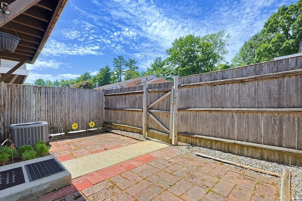 3 bed, 1 bath apartment for rent at 167 Greenbrook Dr Unit 167, Stoughton — photo 40 of 40