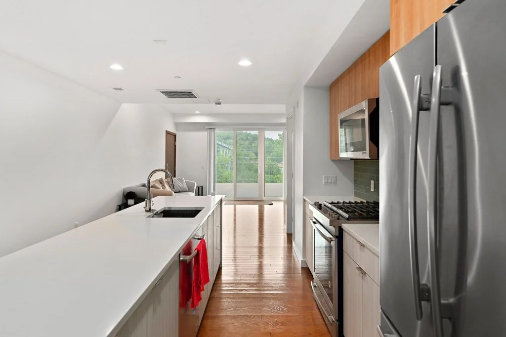 3 bed, 2 bath apartment for rent at 167 Hyde Park Ave Unit 167, Jamaica Plain — photo 5 of 16