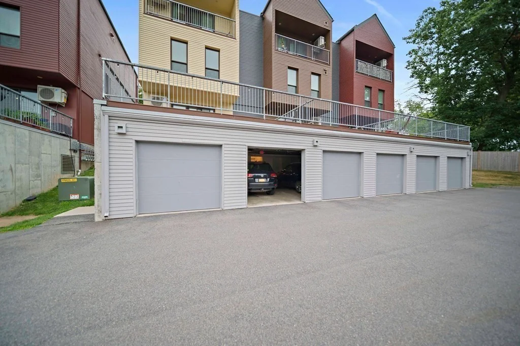 3 bed, 2 bath apartment for rent at 167 Hyde Park Ave Unit 167A, Jamaica Plain — photo 15 of 19
