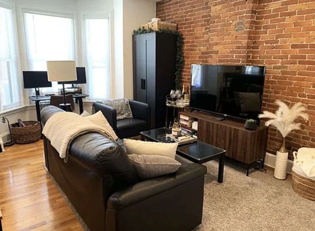 1 bed, 1 bath apartment for rent at 167 I St Unit 2, South Boston