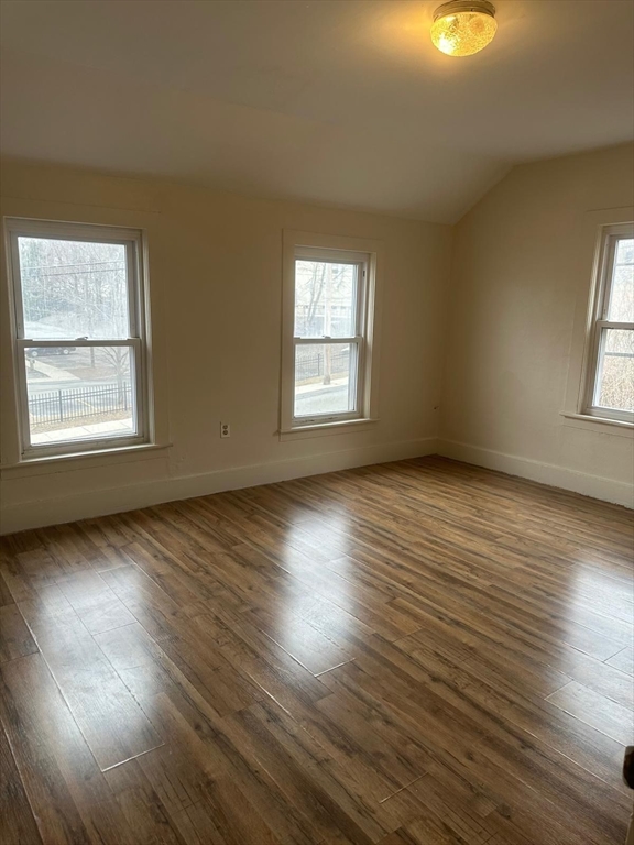 3 bed, 1 bath apartment for rent at 167 Pleasant St Unit 167, Clinton — photo 2 of 4