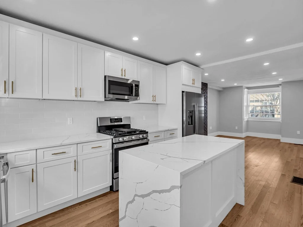 6 bed, 2.5 bath apartment for rent at 167 West 3rd St Unit 1, South Boston — photo 2 of 10